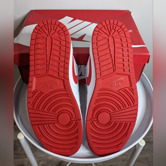 Nike Jordan 1 Retro Low Oh Men's size 10 in Red and White - Picture 4 of 11